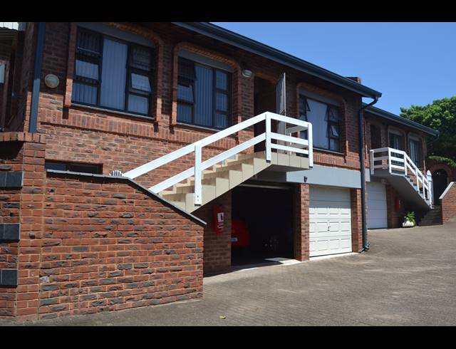 3 BEDROOM TOWNHOUSE FOR SALE IN SCOTTBURGH CENTRAL